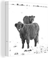 Canvas Schilderij Schotse hooglanders in de sneeuw - zwart wit - 90x90 cm - Wanddecoratie