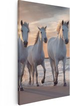 Artaza Canvas Schilderij Witte Paarden Op Het Strand Bij Water - 40x60 - Poster Foto op Canvas - Canvas Print