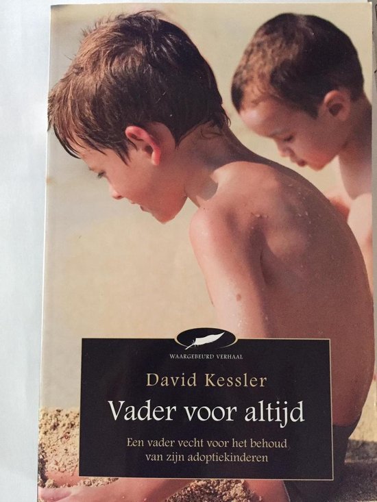 Voorzijde van het boek 'Vader voor altijd' van David Kessler. Twee jongens op het strand.