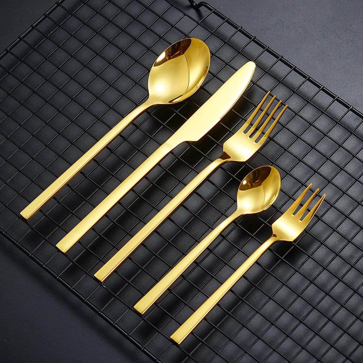 Velaze 30-Piece Rose Gold Cutlery Set for 6 People, Stainless Steel, Includes Dinner Spoon, Dinner Fork, Dinner Knife, Dessert Fork and Teaspoon, Polished Mirror Design