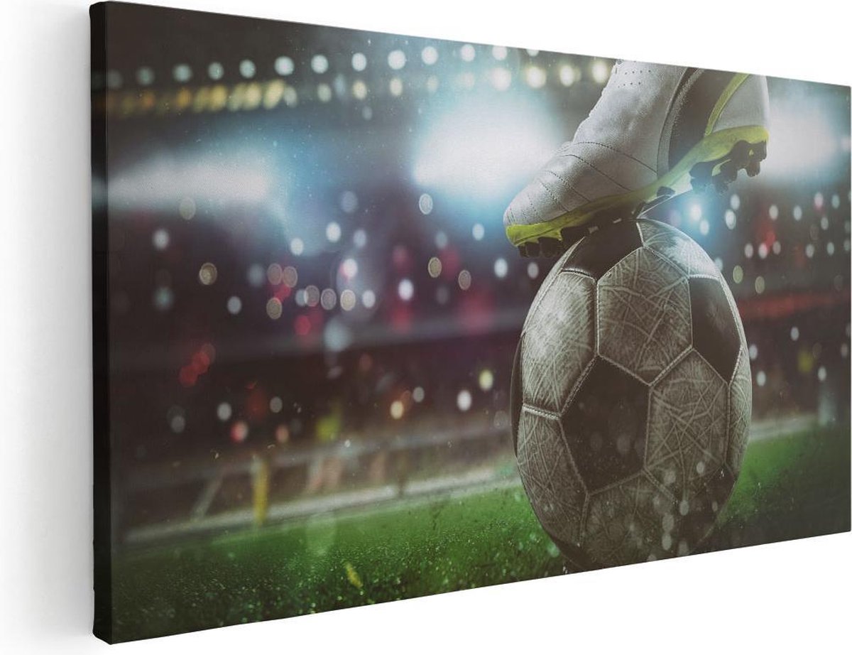 Artaza Canvas Schilderij Voetbal Aftrap Met De Bal In Het Stadion - 80x40 cm - Wanddecoratie Woonkamer - Schilderijen - Muurdecoratie