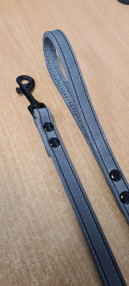 Michelle's dierenshop looplijn / uitlaatriem gestikt vetleer 120 cm lang 12 mm breed grijs/zwart