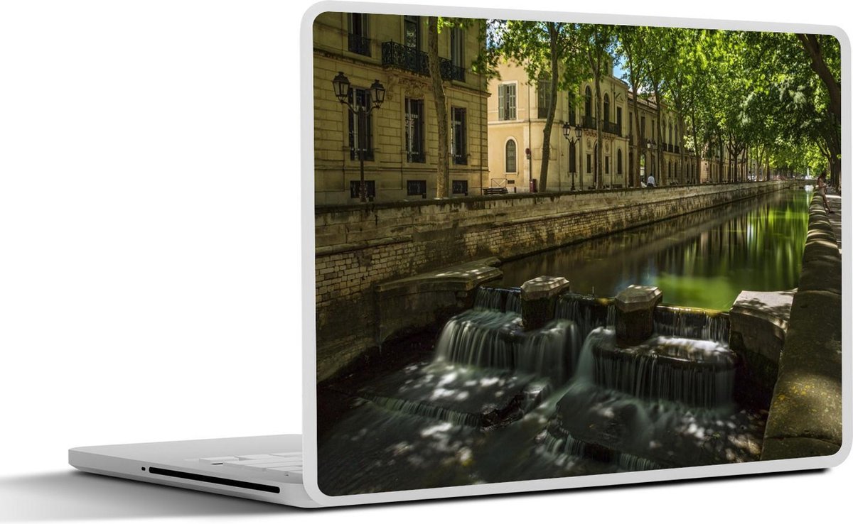 Afbeelding van product SleevesAndCases  Laptop sticker - 15.6 inch - waterval in het centrum van Nîmes