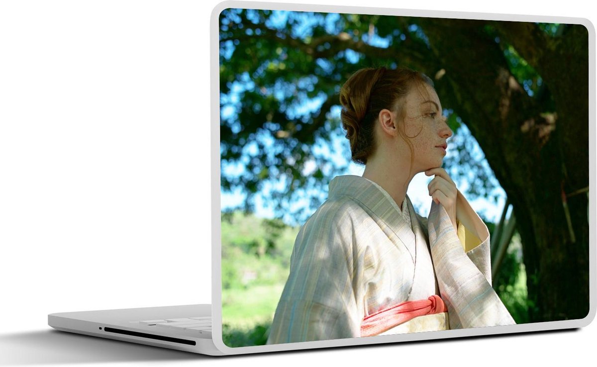 Afbeelding van product SleevesAndCases  Laptop sticker - 15.6 inch - Vrouw met een kimono van dichtbij