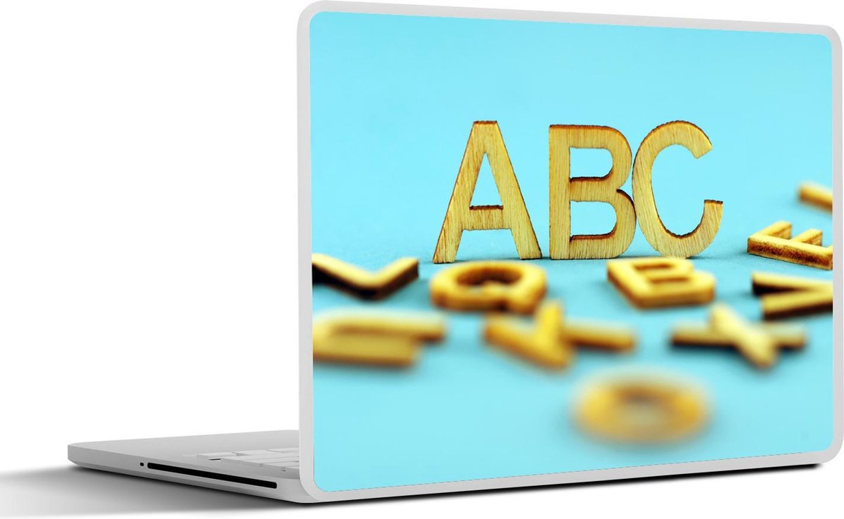 Afbeelding van product SleevesAndCases  Laptop sticker - 13.3 inch - Een paar letters van het alfabet in het hout