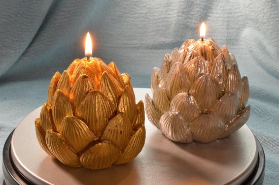 Set van 2 stuks handgemaakte DENNENAPPEL kaarsen in XXL formaat in goud en zilver metallic - prachtig cadeau voor de Kerst 2021 - BEKIJK VIDEO