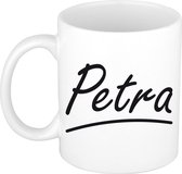 Petra naam cadeau mok / beker sierlijke letters - Cadeau collega/ moederdag/ verjaardag of persoonlijke voornaam mok werknemers