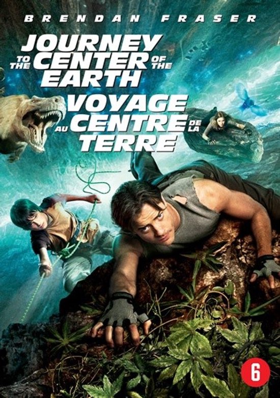 Brendan Fraser klimt op een rots met op de achtergrond een dinosaurus, een jongen en een meisje in een grot.