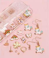 Doosje met sieraad onderelen goudkleur + hangertjes unicorn - eenhoorn