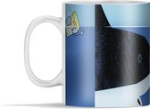 Mok - een kind dat weg zwemt van een witte haai - 350 ml - Beker