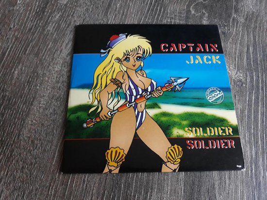 Stripfiguur van een vrouw in een paars-wit gestreept badpak met een speer, "CAPTAIN JACK SOLDIER SOLDIER"