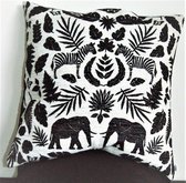 By Eef-sierkussenhoes-handgemaakt-50x50-jungle dieren-olifant