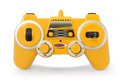 Gele afstandsbediening met twee joysticks en knoppen, met 'Jamara just play' logo.