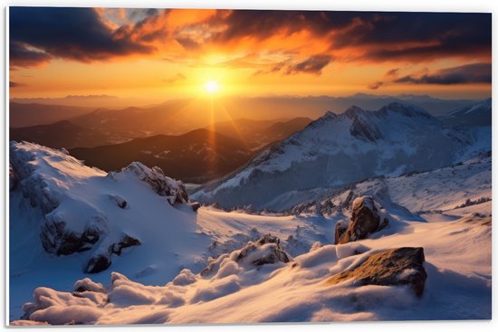 PVC Schuimplaat- Uitzicht op Zonsondergang vanaf Besneeuwde Berg - 60x40 cm Foto op PVC Schuimplaat