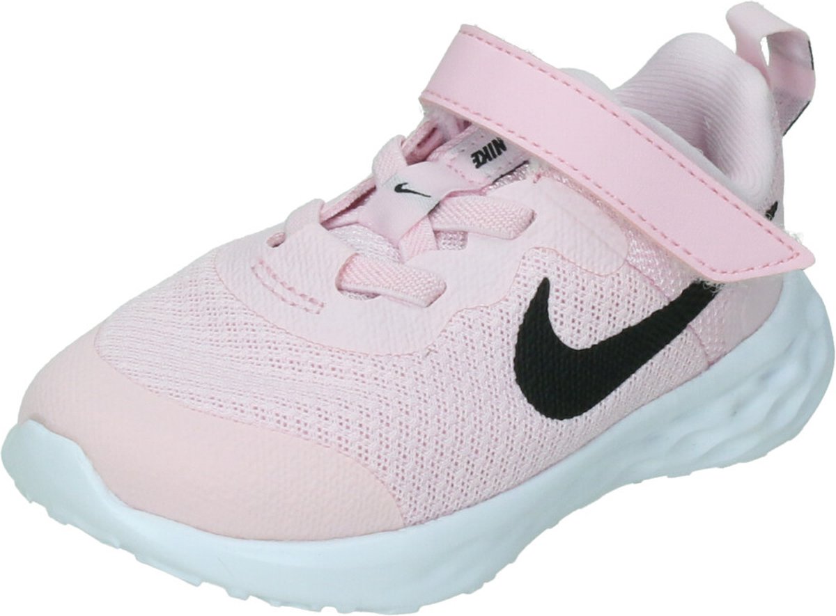 Nike revolution 6 in de kleur . Roze