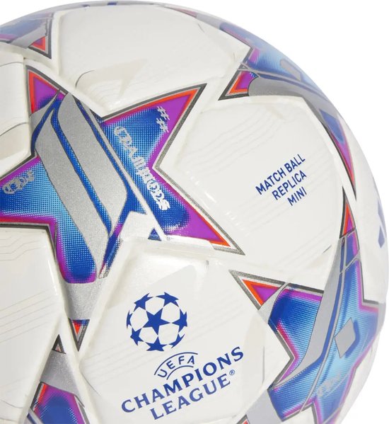 Paris Saint-Germain Ballon de Football Mousse PSG - Collection Officielle  Taille 4 : : Sports et Loisirs