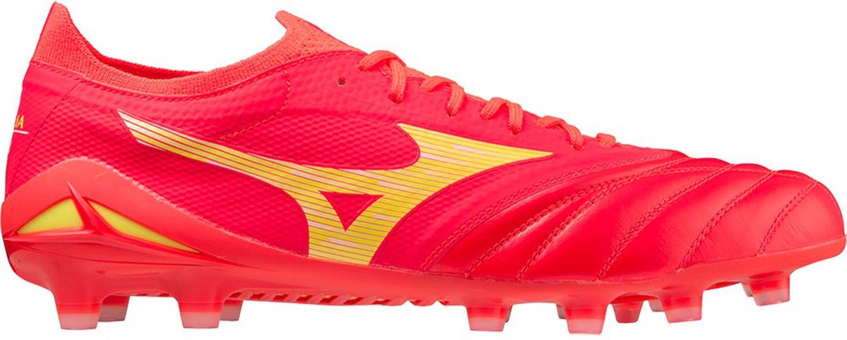Mizuno Morelia Neo IV Beta Elite voetbalschoenen in rood, EU 44, met K-Leather voor een naaktvoetengevoel.