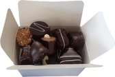 Doos gevuld met handgemaakte pure bonbons – Chocolade cadeau chocola bonbon puur 320 gram.