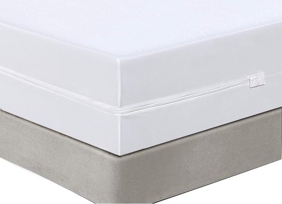Gedetailleerd beeld van een witte Litalente matrashoes met rits, geplaatst op een grijze bedbodem.