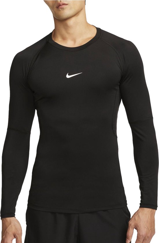 Zwarte Nike Pro compressie shirt met lange mouwen en wit Nike logo op de borst.