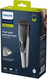 Verpakking van een Philips baardtrimmer 3000 Serie in zilver met zwarte details en een afbeelding van een man met een baard.