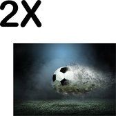 BWK Textiele Placemat - Ontploffende Voetbal boven het Gras - Set van 2 Placemats - 40x30 cm - Polyester Stof - Afneembaar