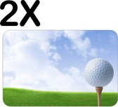 BWK Luxe Placemat - Golfbal Ligt Klaar op het Gras - Set van 2 Placemats - 45x30 cm - 2 mm dik Vinyl - Anti Slip - Afneembaar