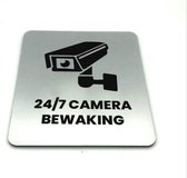 Deurbordje 24/7 camerabewaking - RVS-look met icoon - 12 x 10 cm - 1,6mm dikte - zelfklevend | Geborstelde RVS-look toplaag | Gratis Verzending | Incl. 3M-tape