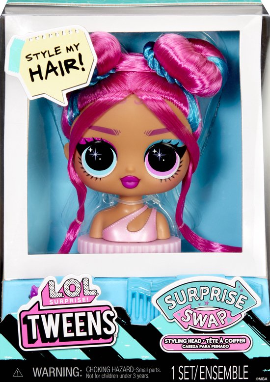 LOL Surprise Tweens stylinghoofd met lang, roze en blauw haar in knotjes, donkere huid, grote ogen en roze top.