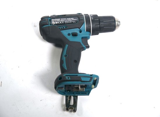 Turquoise en zwarte Makita accuboormachine met productinformatie, van bovenaf gezien.