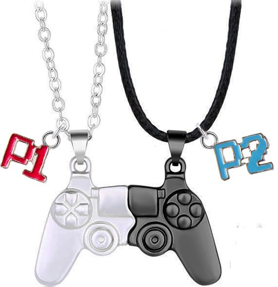 Een zilverkleurige ketting met 'P1' en witte controllerhelft, en een zwarte ketting met 'P2' en zwarte controllerhelft.