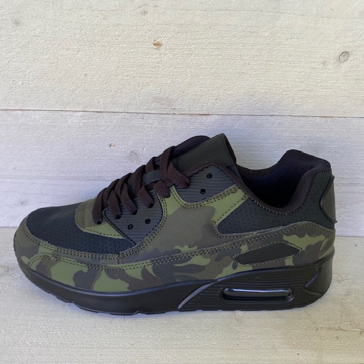Gave air sneakers camouflages 39 / groen
