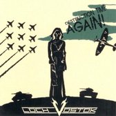 Pochette d'album avec le texte 'Destruction Time Again!', une femme, des chars et un avion de combat. Une formation d'avions vole à gauche.