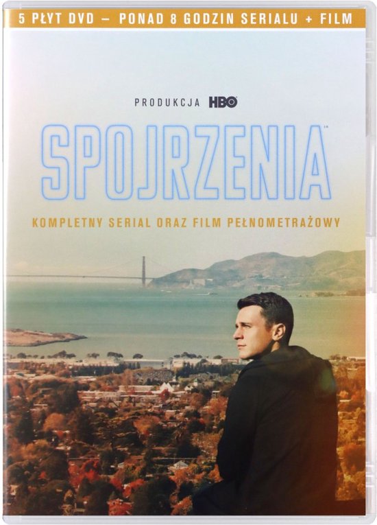 Een man in een zwarte jas kijkt uit over een stad met een brug op de achtergrond. De titel "SPOJRZENIA" staat in blauwe letters.
