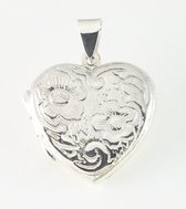 Hartvormig zilveren medaillon met bloemengravering