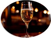 PVC Schuimplaat Ovaal - Champagne - Alcohol - Bubbels - Drinken - 28x21 cm Foto op Ovaal (Met Ophangsysteem)