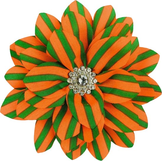 Grande fleur à rayures orange et vertes avec des strass au centre.