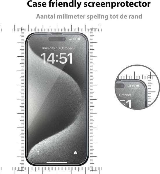 Gefocuste weergave van een iPhone scherm met een liniaal aan de zijkanten om de uitlijning van de screenprotector te tonen. Toont 14:51.