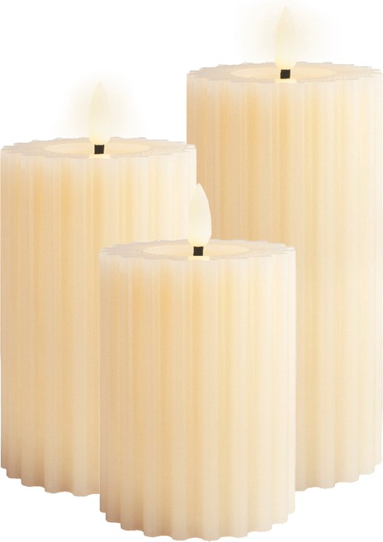 Luxe LED kaarsen/stompkaarsen - set 3x - creme wit ribbel - D7,5 x H12,5 en H15 en H17 cm - timer