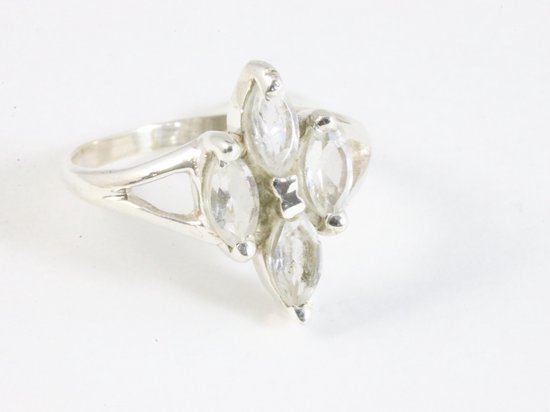 Fijne zilveren ring met bergkristal - maat 18.5