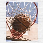 Muursticker - Basketbal in Basket - 75x100 cm Foto op Muursticker