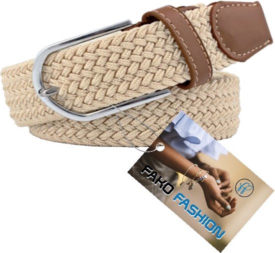 Gevlochten, elastische riem in licht kaki met bruin lederen details, zilverkleurige gesp en hanglabel.
