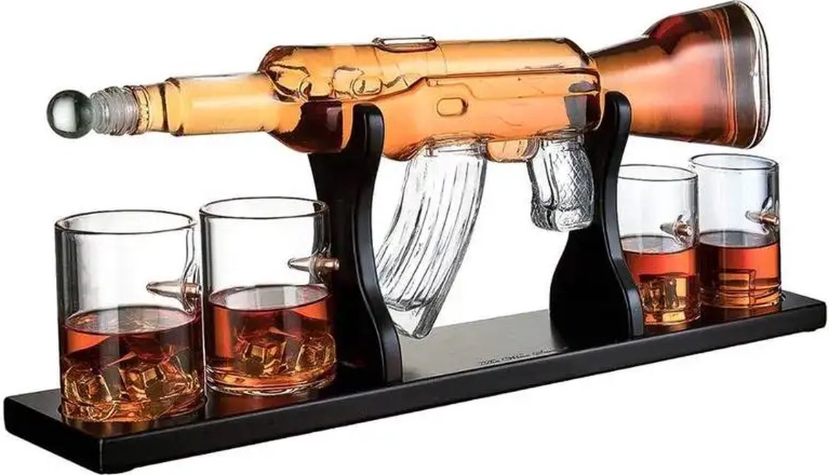 Whiskey Karaf - AK 47 - Luxe Whiskey Set Karaf Met Glazen - 800 ml - Decanteer Karaf - Whiskey Set - 4 Whiskeyglazen - Cadeautip
