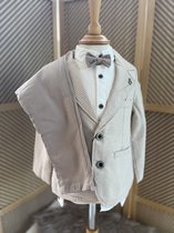 luxe jongens kostuum-kinderpak- kinderkostuum-4 delige set - beige gestreepte blazer, witte hemd, donkerbeige kostuumbroek ,vlinderstrik -bruidsjonkers-bruiloft-feest-verjaardag-fotoshoot-5 jaar maat 110