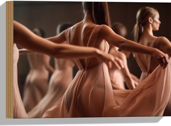 Hout - Elegante Vrouwen in Jurken aan het Dansen - 40x30 cm - 9 mm dik - Foto op Hout (Met Ophangsysteem)