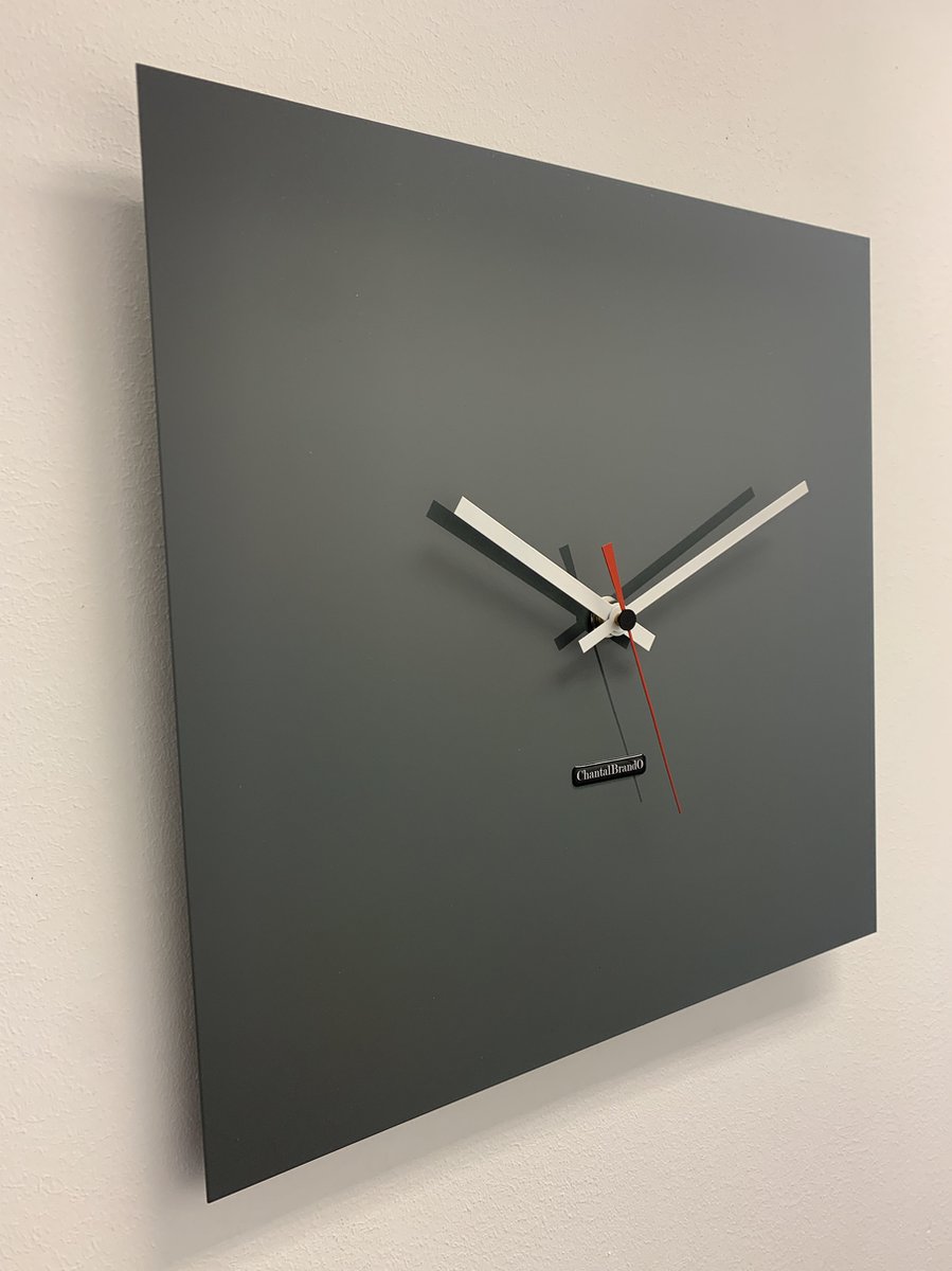 Wandklok CHANTALBRANDO -- TIME SQUARE 40 -- NARDO GREY -- MODERN DESIGN -- MADE IN HOLLAND - HOOGGLANS GRIJS