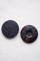 Knopen 14 stuks - zwart met rode vlekjes 36mm - zwarte rode knoop
