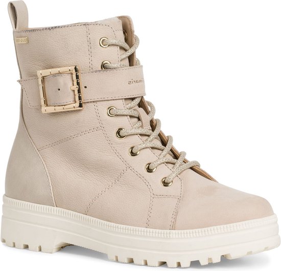 Beige Tamaris veterlaarsje met grove zool, gouden gesp en veters.