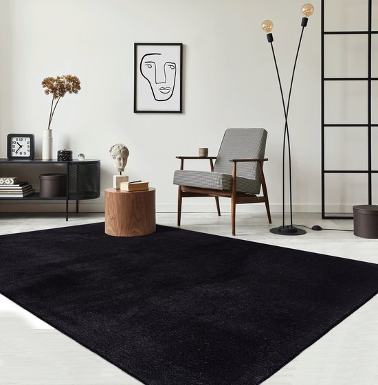 the carpet RELAX – Extra Zacht & Wasbaar Vloerkleed tot 30°C met Antislip Onderzijde – Fluweelachtige Structuur – Voor Slaapkamer of Woonkamer – Zwart, 240 x 340 cm