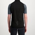 Rug van een man in zwart fietsjack met stippenpatroon en BBB&reg; logo.